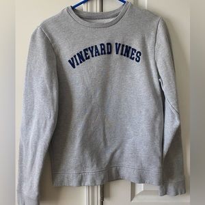 Vineyard Vines crewneck sweatshirt. Size large. Worn only a few times.No stains.